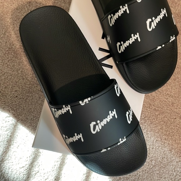 Givenchy All over print Slides Sz 10 - Picture 2 of 4